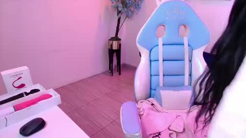 Snapshot of miia__owens chatting on 07-25-26, 03:04 Miia online show from 07-25-26, 03:04