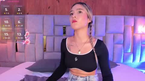 Snapshot of miia_reeves_ chatting on 05-01-26, 11:26 Mia online show from 05-01-26, 11:26