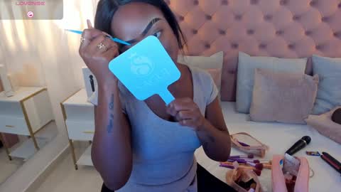 Snapshot of miia_schwarz chatting on 01-15-25, 05:37 Miia Schwarz online show from 01-15-25, 05:37