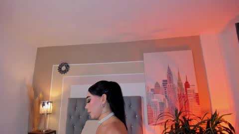Snapshot of miia_smiith02 chatting on 12-15-24, 12:28 luisa online show from 12-15-24, 12:28