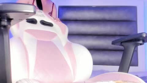 Mia online show from 03-11-26, 08:53