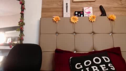 miia online show from 11-12-25, 06:52