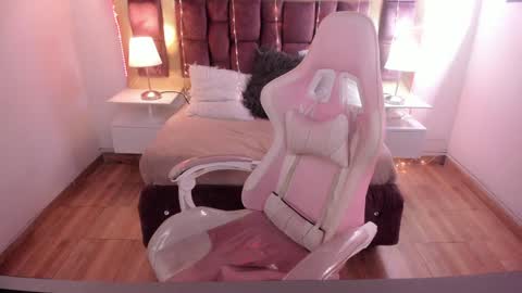 Snapshot of miia_thompson_1 chatting on 01-27-25, 05:26 M I I A online show from 01-27-25, 05:26