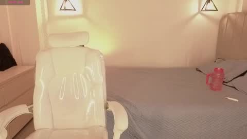 M I I A     online show from 07-19-26, 02:21