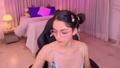 Mia online show from 02-21-25, 07:34