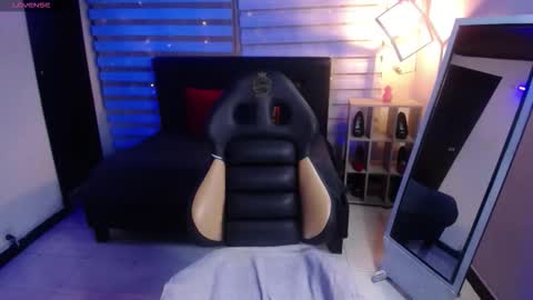 miiaa_evans1 online show from 10-18-25, 08:09