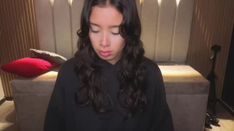 miiaa_evans1 online show from 01-12-26, 01:16