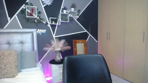 miiaa_k online show from 10-21-25, 01:01