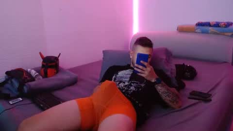 Mia and Liam online show from 01-11-25, 04:27