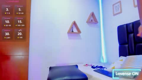 Snapshot of miiarod chatting on 10-25-25, 08:03 mia sofia online show from 10-25-25, 08:03