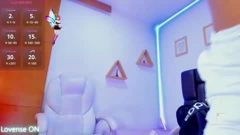 Snapshot of miiarod chatting on 11-23-25, 12:49 mia sofia online show from 11-23-25, 12:49