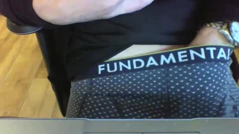 Snapshot of mik116 chatting on 12-23-24, 11:25 mik online show from 12-23-24, 11:25