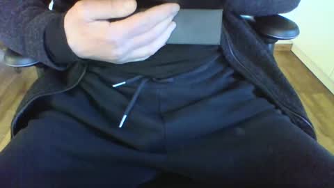 Snapshot of mik116 chatting on 01-31-25, 10:52 mik online show from 01-31-25, 10:52