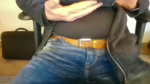 Snapshot of mik116 chatting on 11-13-25, 12:15 mik online show from 11-13-25, 12:15