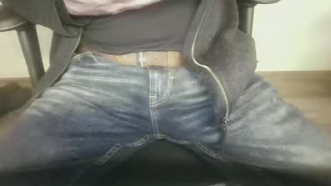 Snapshot of mik116 chatting on 11-15-25, 08:55 mik online show from 11-15-25, 08:55