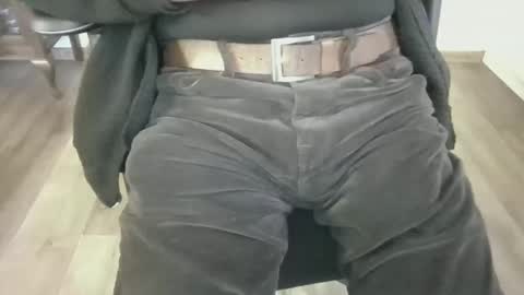 Snapshot of mik116 chatting on 11-27-25, 11:12 mik online show from 11-27-25, 11:12