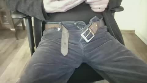 Snapshot of mik116 chatting on 12-14-25, 02:33 mik online show from 12-14-25, 02:33