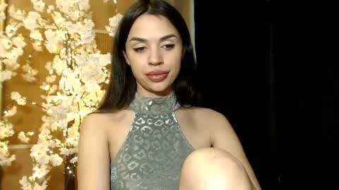 Mika online show from 12-23-24, 08:03