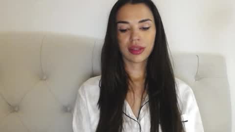 Mika online show from 09-09-25, 07:46