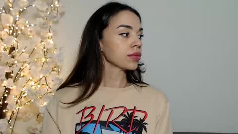 Mika online show from 10-11-25, 10:36