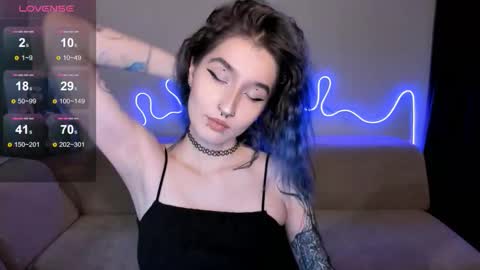 Mika online show from 10-20-25, 03:56