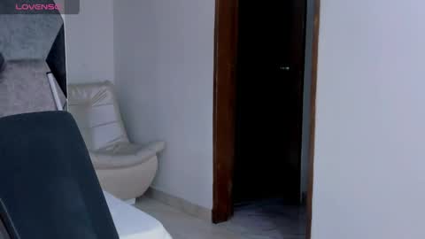 Mikaela blondie bigass online show from 05-22-26, 08:47