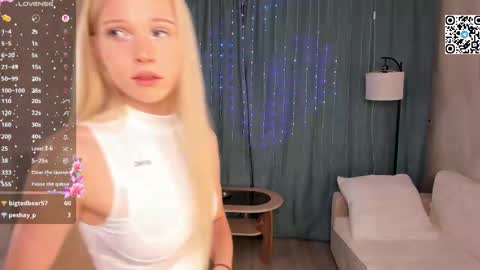 Angel girl online show from 04-20-26, 08:21