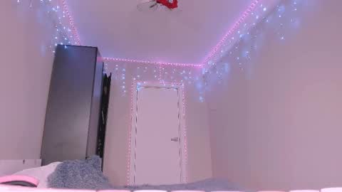 mikaella_nicole online show from 04-28-26, 08:14