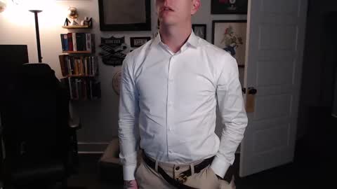 MikahisHung online show from 11-11-25, 12:54