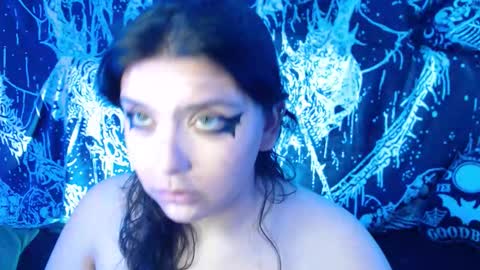 Mika online show from 09-29-25, 01:55