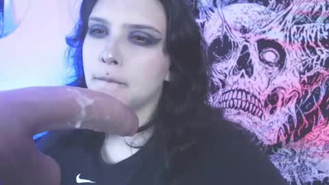 Mika online show from 04-14-26, 05:41