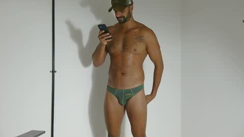 Snapshot of mike4fun99 chatting on 04-28-26, 01:59 mike online show from 04-28-26, 01:59