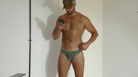 Snapshot of mike4fun99 chatting on 04-28-26, 02:27 mike online show from 04-28-26, 02:27