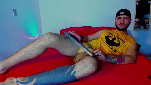 Snapshot of mike__horny chatting on 02-02-26, 06:28 Mike online show from 02-02-26, 06:28