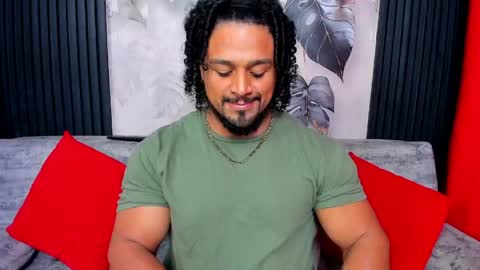 Snapshot of mike_estevess chatting on 04-30-26, 02:51 online show from 04-30-26, 02:51
