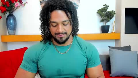 Snapshot of mike_estevess chatting on 05-27-26, 10:01 online show from 05-27-26, 10:01
