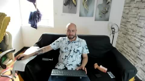Snapshot of mike_lover_ chatting on 07-17-26, 07:19 mike lover online show from 07-17-26, 07:19