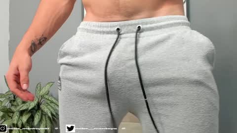 Snapshot of mike_montoya chatting on 12-21-24, 03:58 Mike Montoya online show from 12-21-24, 03:58