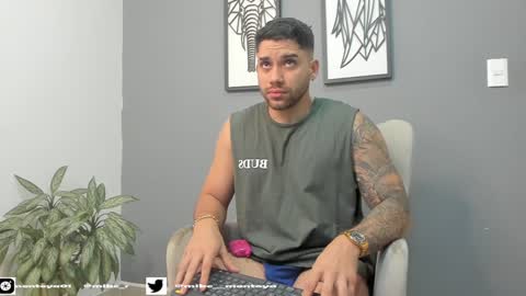 Snapshot of mike_montoya chatting on 01-15-25, 03:43 Mike Montoya online show from 01-15-25, 03:43