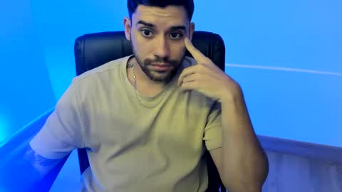 Snapshot of mike_montoya chatting on 09-21-25, 04:14 Mike Montoya online show from 09-21-25, 04:14