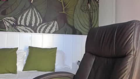 Snapshot of mike_montoya chatting on 10-22-25, 06:02 Mike Montoya online show from 10-22-25, 06:02