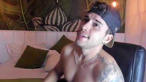 Snapshot of mike_montoya chatting on 11-14-25, 04:33 Mike Montoya online show from 11-14-25, 04:33