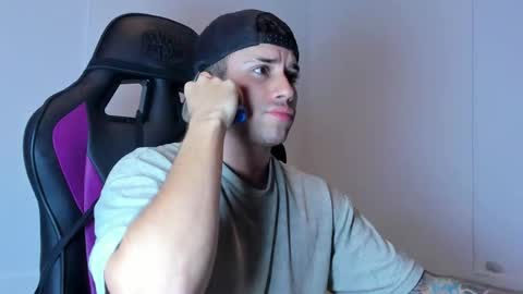 Snapshot of mike_montoya chatting on 12-05-25, 12:25 Mike Montoya online show from 12-05-25, 12:25