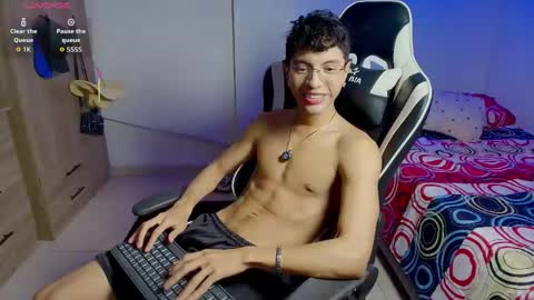 Snapshot of mike_pineapple chatting on 05-01-26, 04:17 Mike Pineapple online show from 05-01-26, 04:17