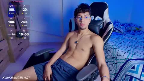 Snapshot of mike_pineapple chatting on 06-05-26, 03:46 Mike Pineapple online show from 06-05-26, 03:46