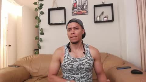 Snapshot of mike_rolly chatting on 02-25-25, 02:36 Enrique Rolly online show from 02-25-25, 02:36