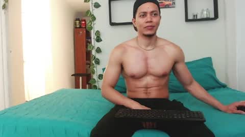 Snapshot of mike_rolly chatting on 09-16-25, 04:13 Enrique Rolly online show from 09-16-25, 04:13