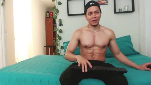 Snapshot of mike_rolly chatting on 09-29-25, 03:11 Enrique Rolly online show from 09-29-25, 03:11