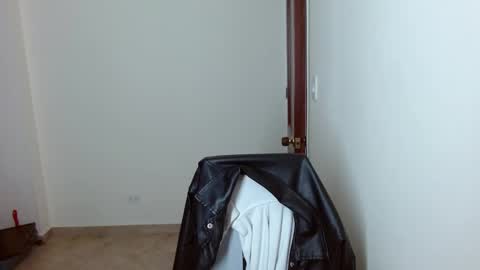 mike_smith03 online show from 04-21-26, 03:17