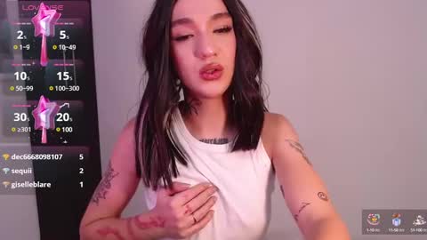 Snapshot of mikee_g chatting on 02-21-25, 11:54 ZARA BLARE online show from 02-21-25, 11:54